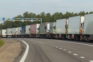 trucks-waiting-border